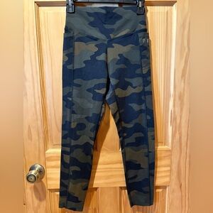 Victoria's Secret Pink ultimate camo leggings size Small